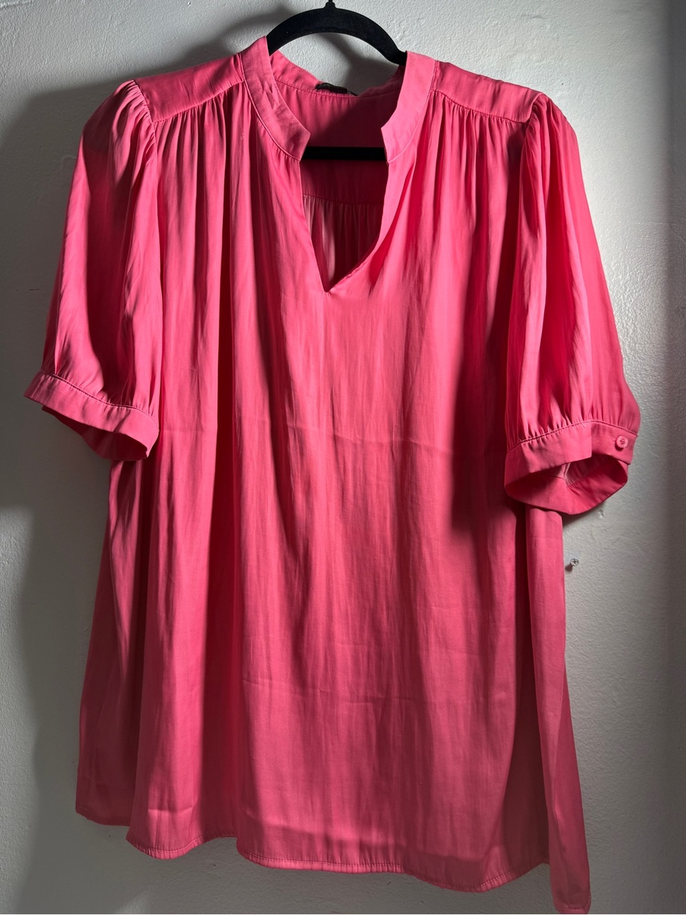 New not tags Ann Taylor Women's Pink Split-Neck Pleated Short-Sleeve Top size L